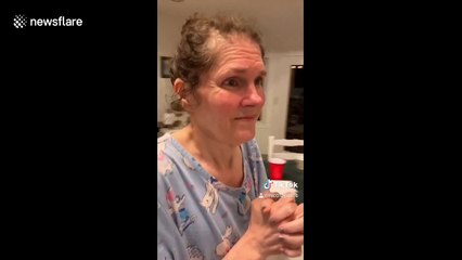 Daughter demonstrates the magic of music for her mom with dementia