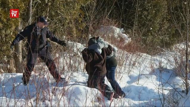 Eight people flee U.S. border patrol to seek asylum in Canada