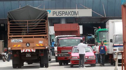 Lorry operators need more time to install mandatory reflective stickers