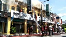 Vietnamese workers save Indonesian woman from burning shophouse