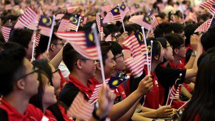 Chinese gather to show patriotism