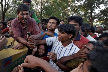 Aid group warns of death among Rohingya in Bangladesh