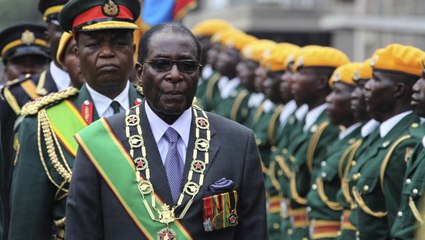 Zimbabwe's Mugabe resists pressure to quit