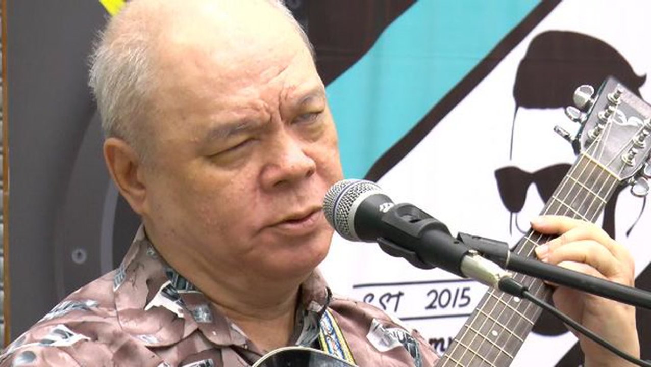 Blind singer touches hearts with music