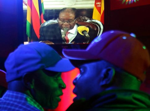 Mugabe defies demands to quit, defying party and protesters