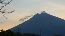 Rumbling volcano triggers evacuation in Bali