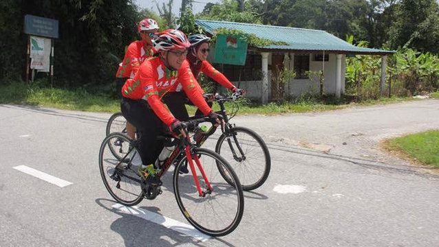 Visually impaired cyclists embark on 400km journey