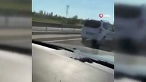 Trafikte çocuk sürücü şoku! Araçları sollayarak ilerledi