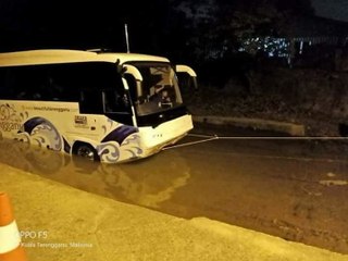 Sink or swim: T’ganu’s amphibious bus breaks down during test run