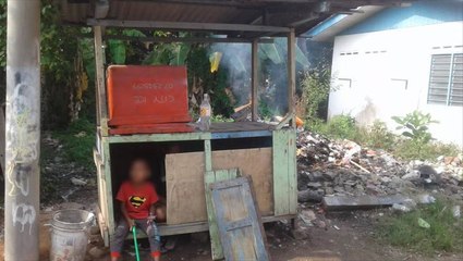 Mother and son calls abandoned food cart “home”