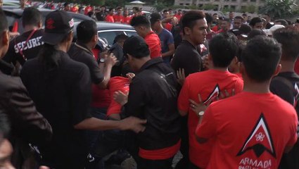 Riot at Nothing to Hide 2.0 forum, three arrested