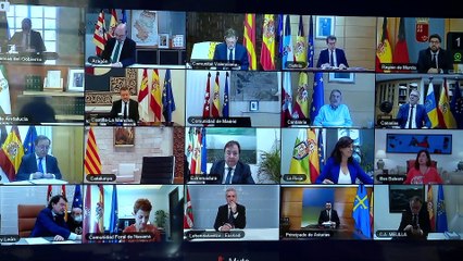 Sanidad y las CCAA prohíben "por unanimidad" fumar en la calle y cierran las discotecas