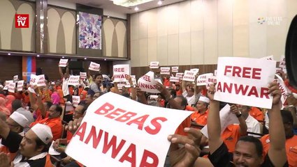 Dr M, Muhyiddin, Mukhriz display solidarity for Anwar