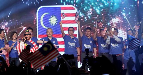 Video herunterladen: Have faith and love our country, Liow urges young Malaysians