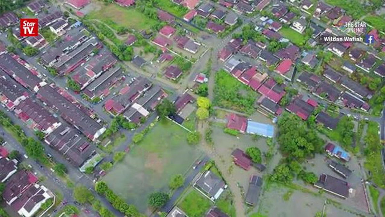 Flash floods hit Melaka, forcing evacuation