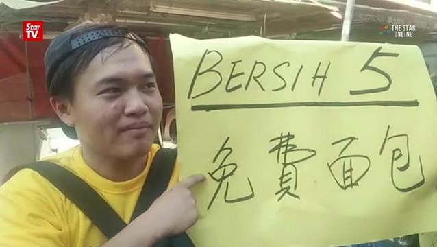 Bersih 5: Free buns, water for yellow shirts while food stalls enjoy brisk sales