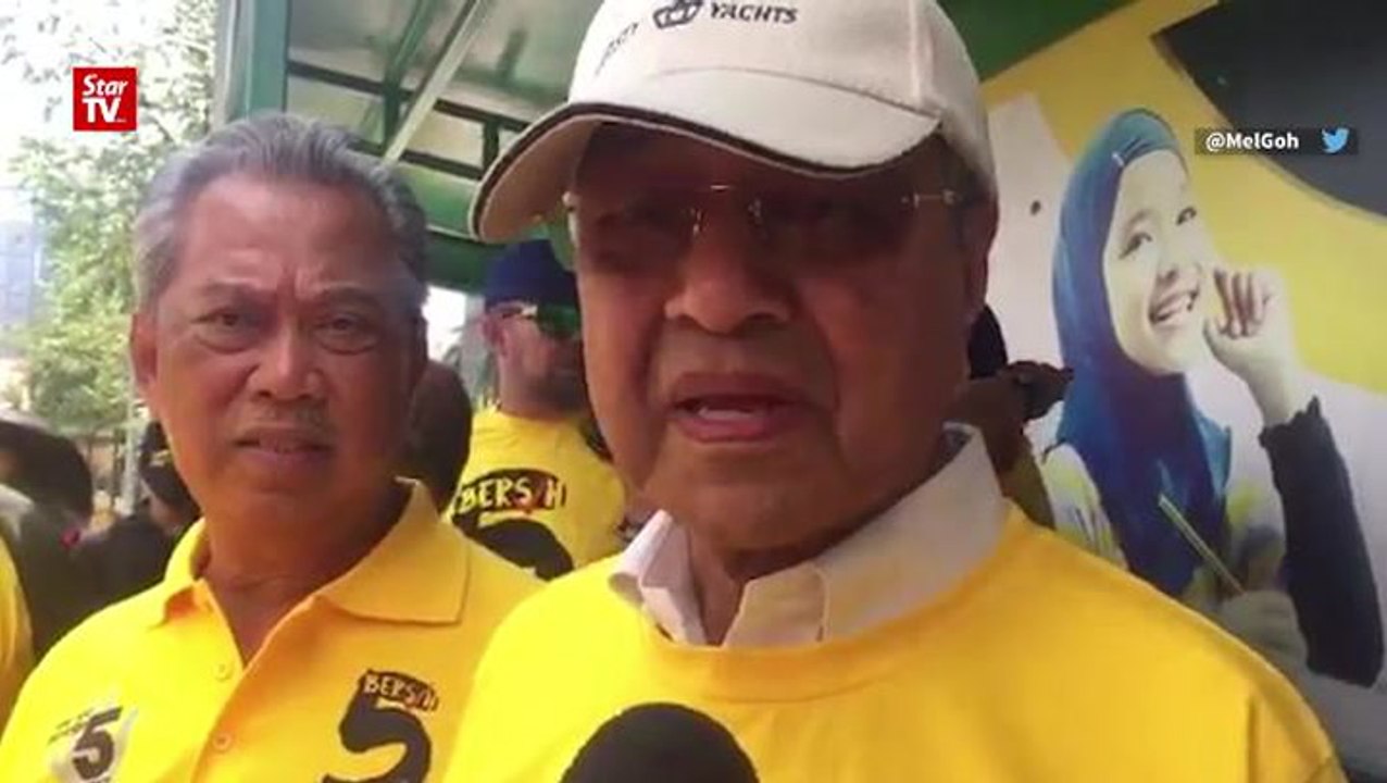 Bersih 5: Tun M joins rally-goers in Bangsar
