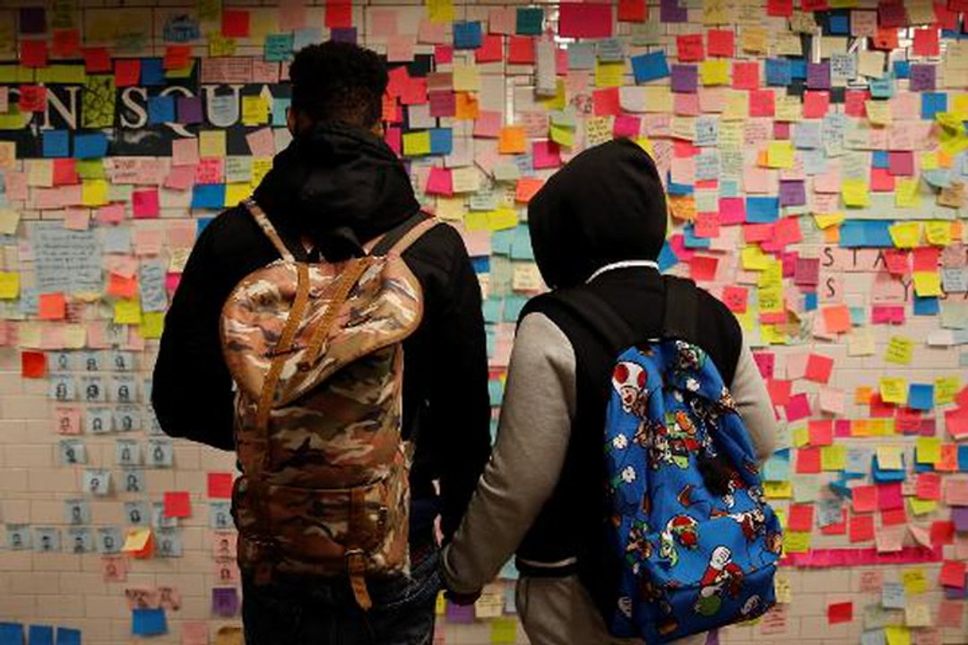 NYC builds sticky notes wall in defiance of Trump