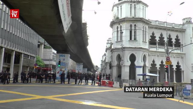 KL 'painted' yellow and red as Bersih and Red Shirts take to the streets