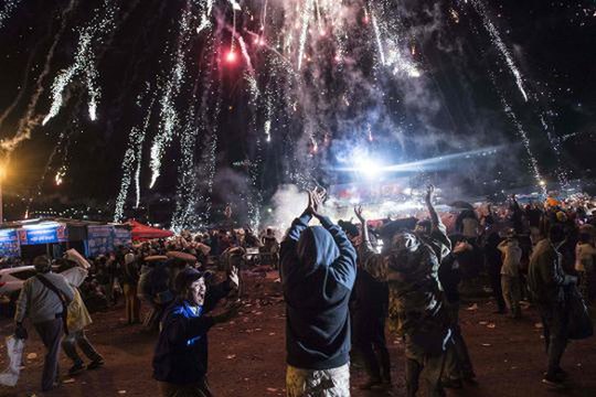 Revellers flee burning hot air balloon at Myanmar festival