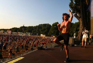 Fitness coach breaks world record for largest ever HIIT session