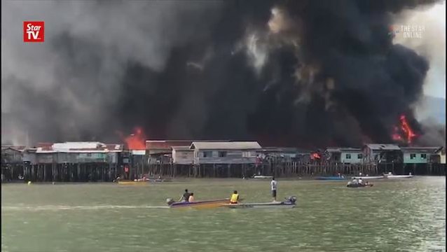 Two-hour blaze leaves scores of Tawau squatter families homeless