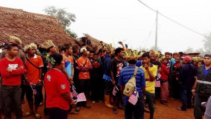 Orang asli sing national anthem during blockade operation