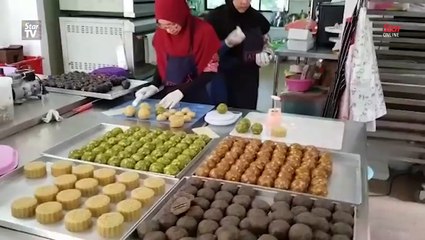 Big demand for Noor Asmah’s mooncakes