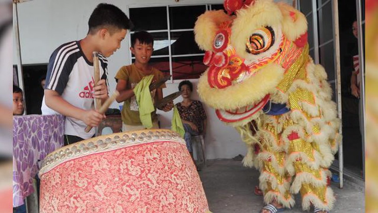 Kg Muara Tebas boys form real lion dance troupe
