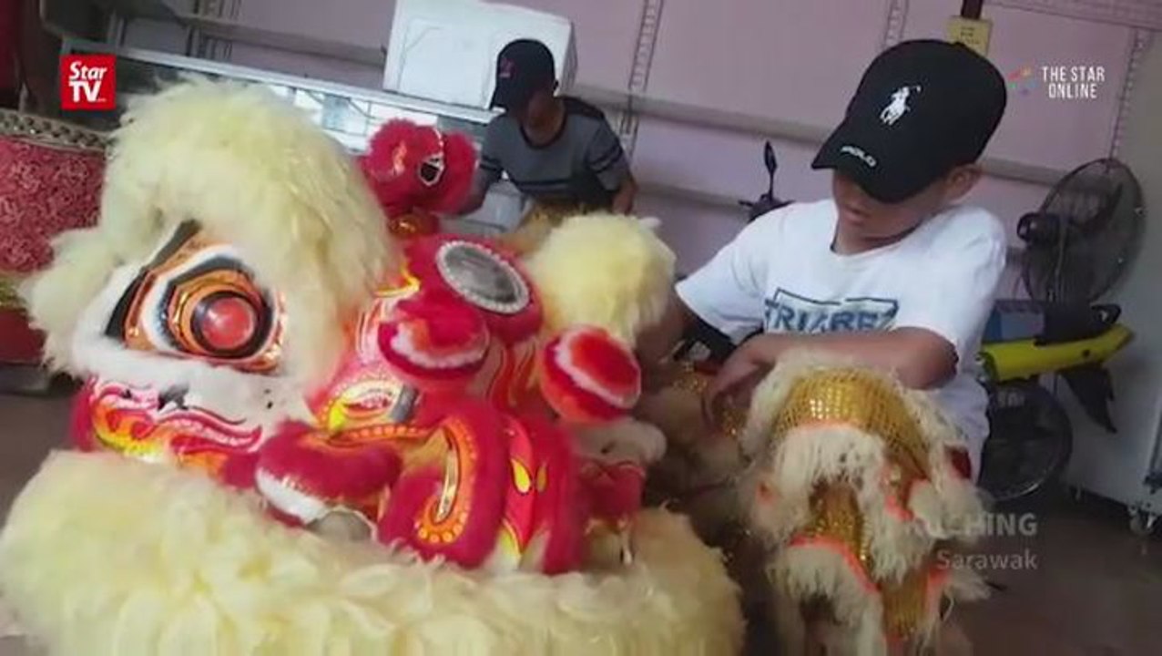 Catch Kg Muara Tebas lion dance troupe in Kuching