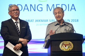 Dr M on probe on Umno leaders: Police are doing their job