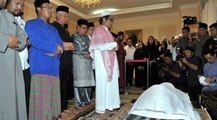 PM and ex-DPM pay respects to Adenan at his residence