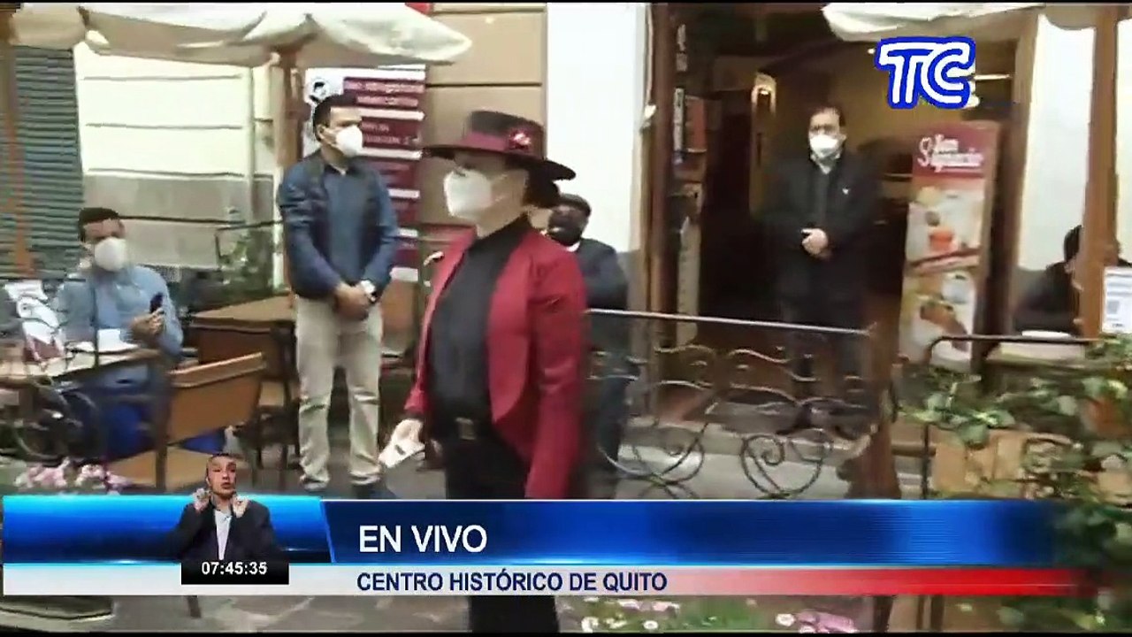 Restaurantes y locales comerciales abren bajo medidas de bioseguridad en el Centro Histórico de Quito