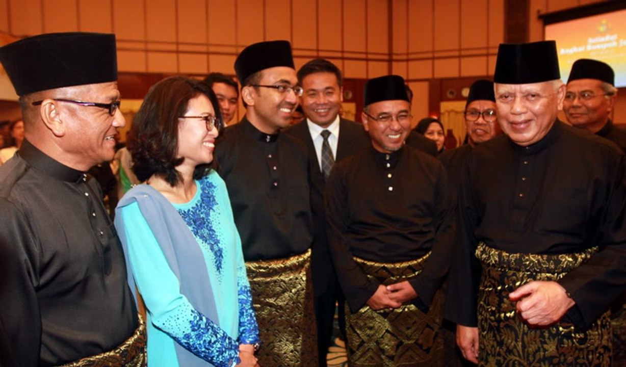 Melaka exco members sworn in