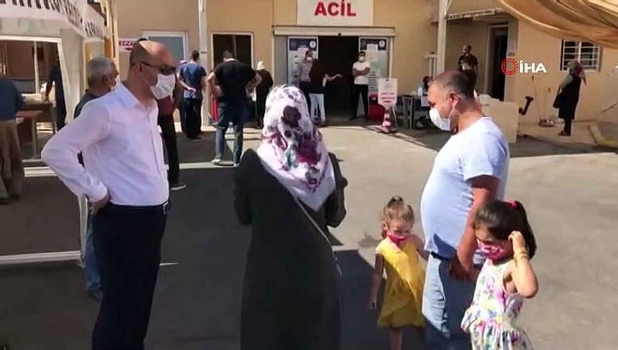 Vali, gözlüğü, şapkayı taktı; hastanede denetim yaptı