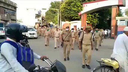 डीएम व एसएसपी ने स्वतंत्रता दिवस व लॉकडाउन के मद्देनजर फ्लैग मार्च किया