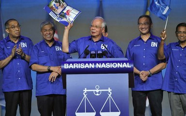 BN launches election manifesto before 40,000-strong crowd