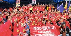 Huge crowd gathers at rally in support of Selangor Sultan