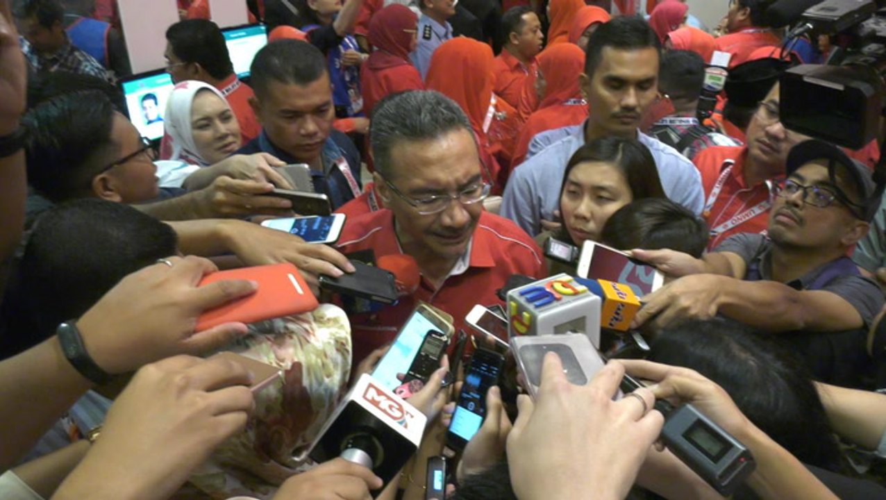 Umno AGM: Delegates take on the President's mes...