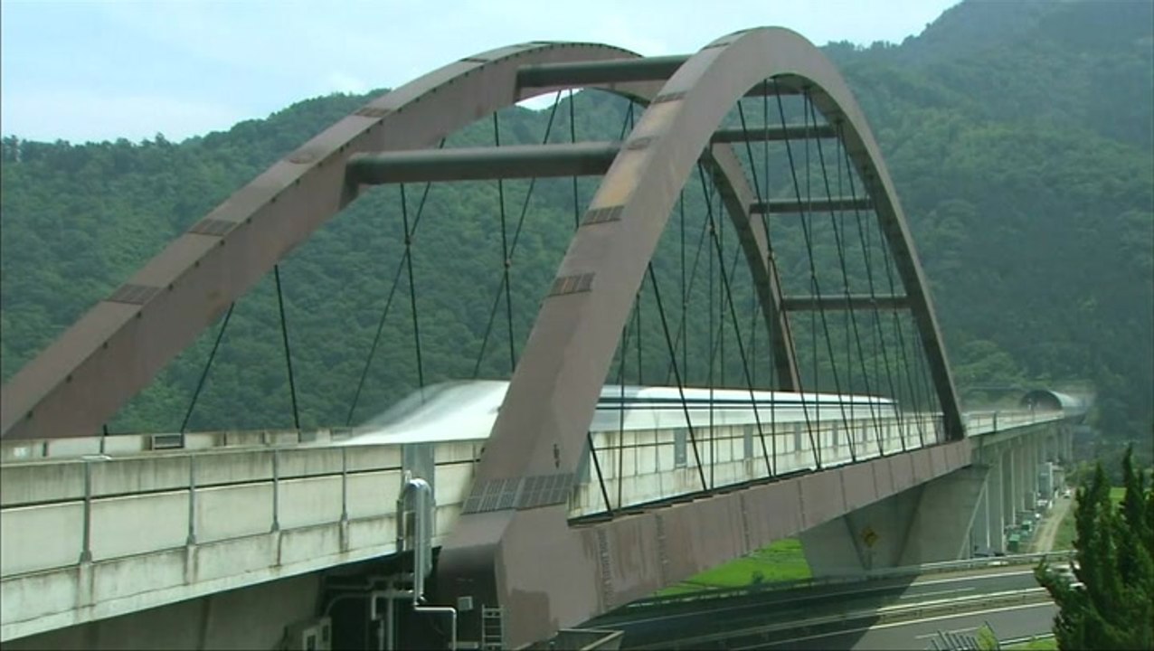 Japanese prosecutors raid firms over maglev train contracts