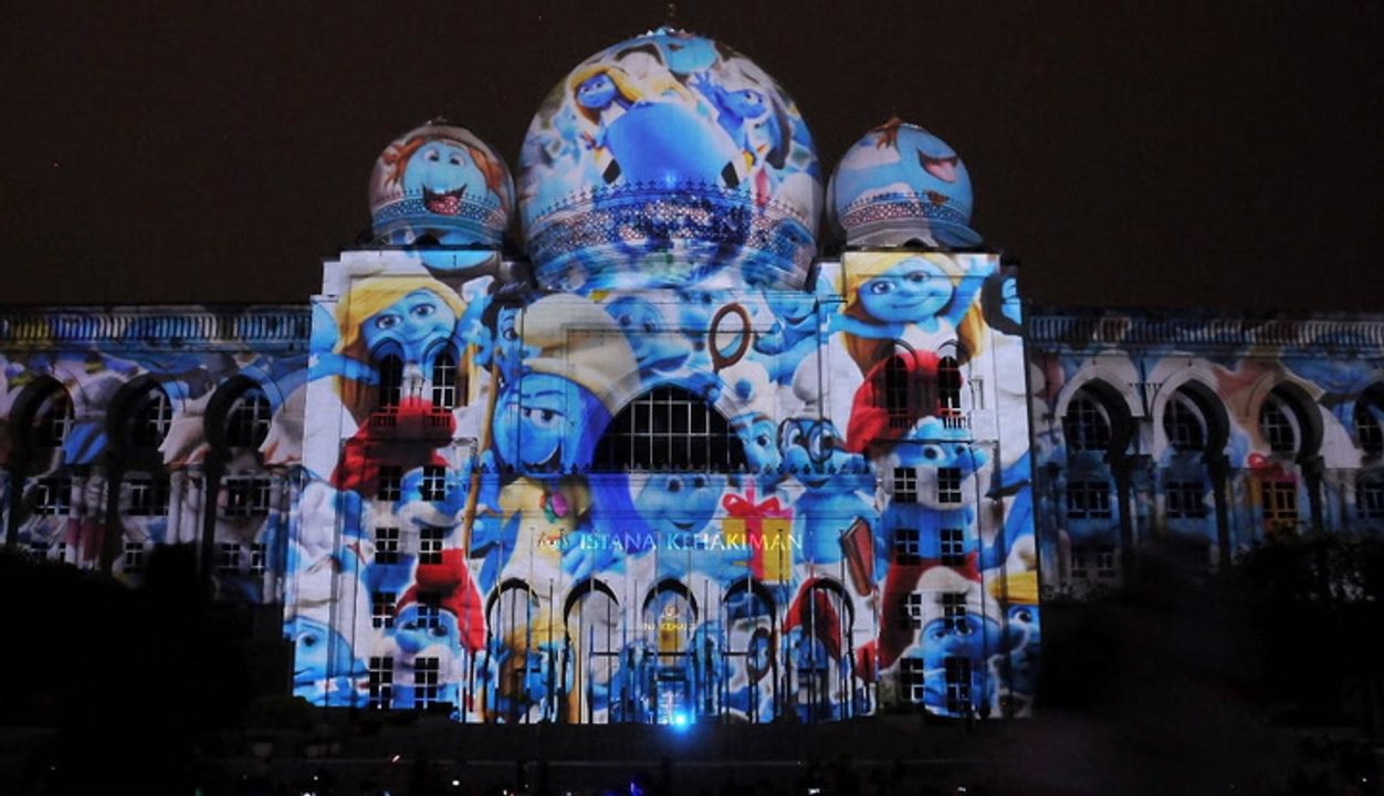 Light and motion visual spectacle in Putrajaya