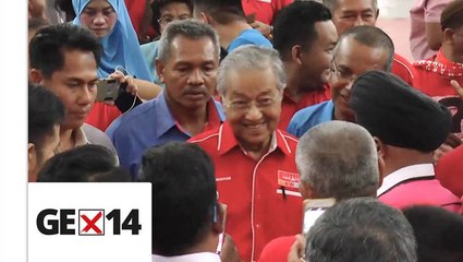 Tun M kicks start his campaign for GE14 in Langkawi