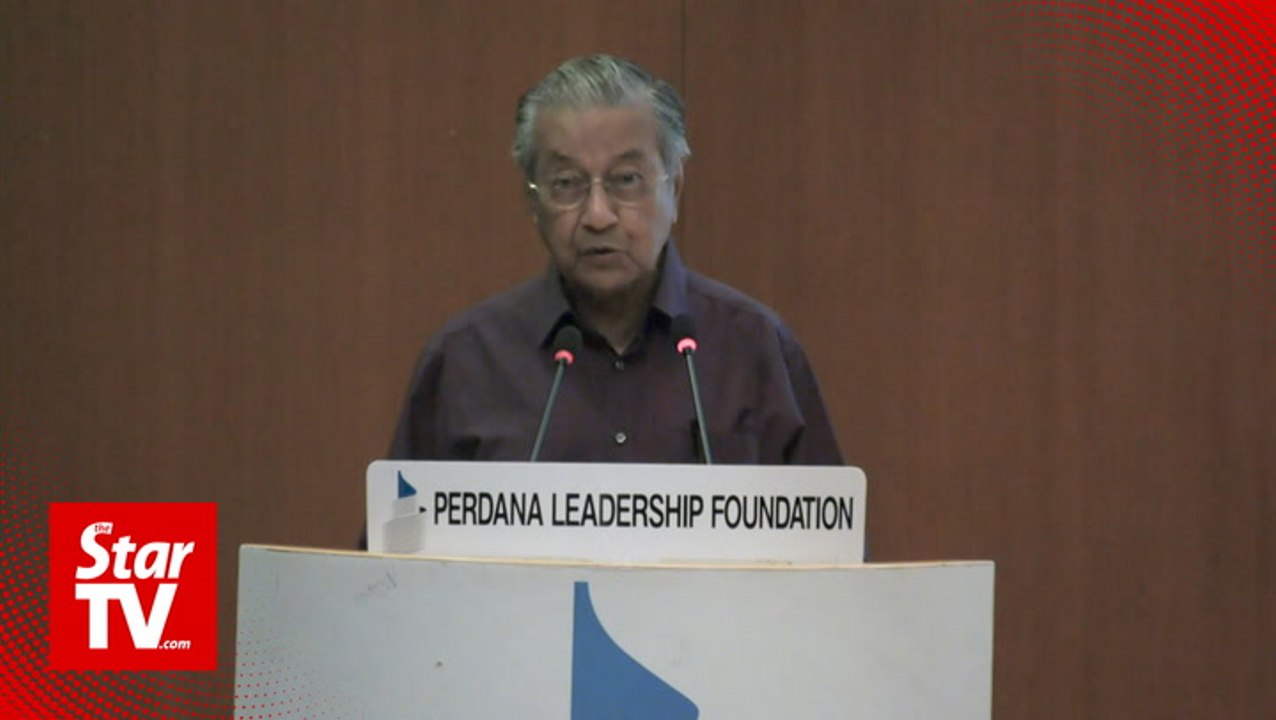 Dr M tells youths that good leaders set aside egos, rectify their mistakes