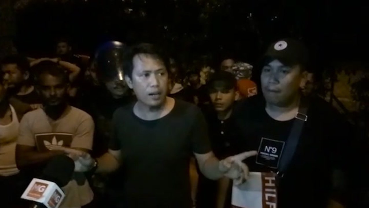 Police on high alert due to presence of Malay group outside Seafield temple