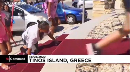 Sur l'île grecque de Tinos, un pèlerinage restreint