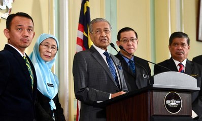 Tun M announces parliament dates and Raya incentive