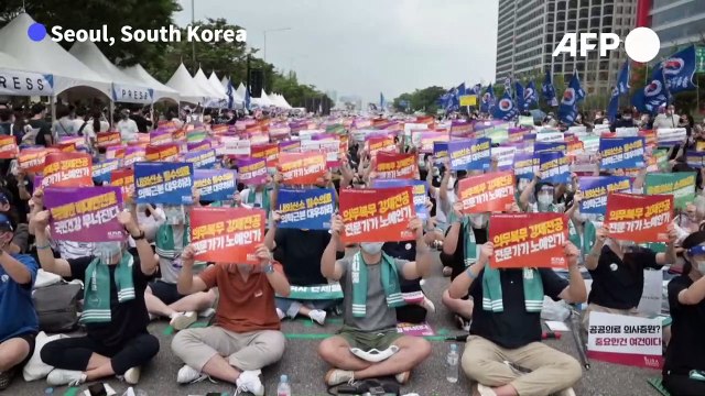 South Korean doctors and medical staff go on strike