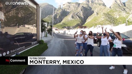 Presentare il neonato ai tempi del Covid? Arriva il furgone trasparente!