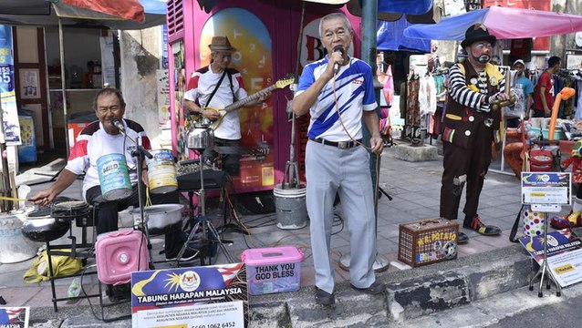 Busking for Tabung Harapan Malaysia