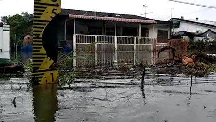 Penang residents prepare for floods